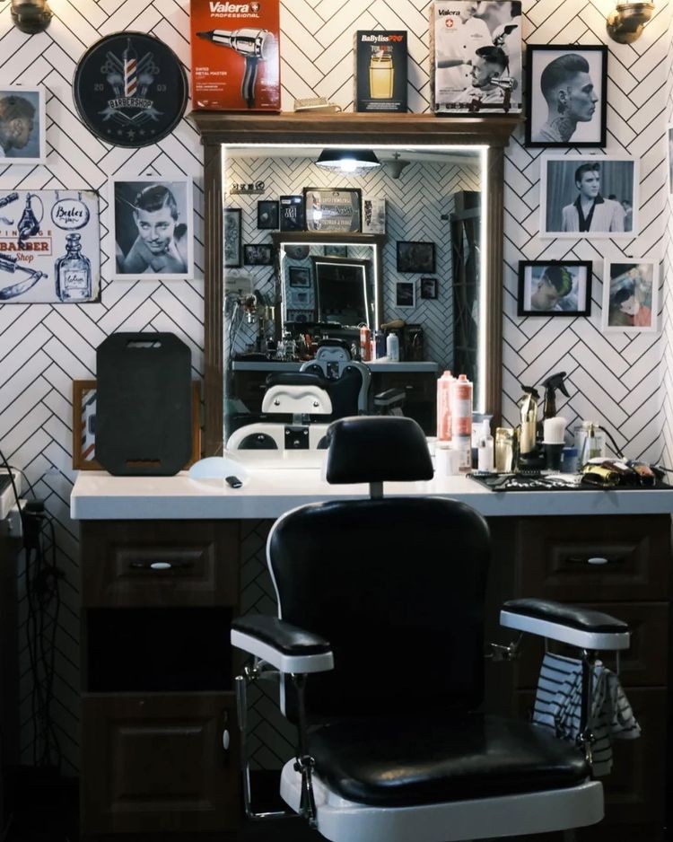 Simple Barber Shop Interior Design