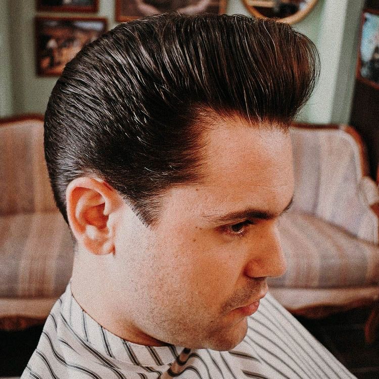 pompadour haircut men 2022