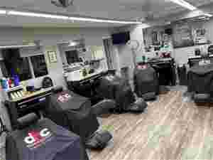 D'Luxe Cuts Barbershop