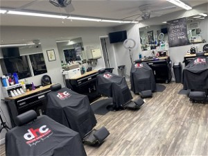 D'Luxe Cuts Barbershop